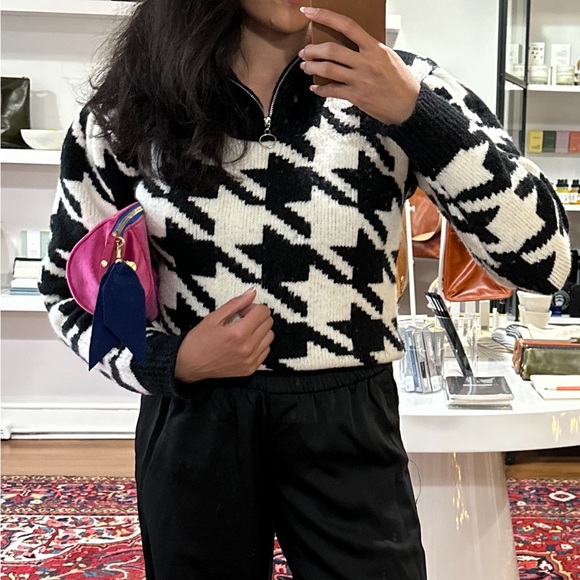 EUC Houndstooth Printed Ribbed Sweater - Picture 4 of 4